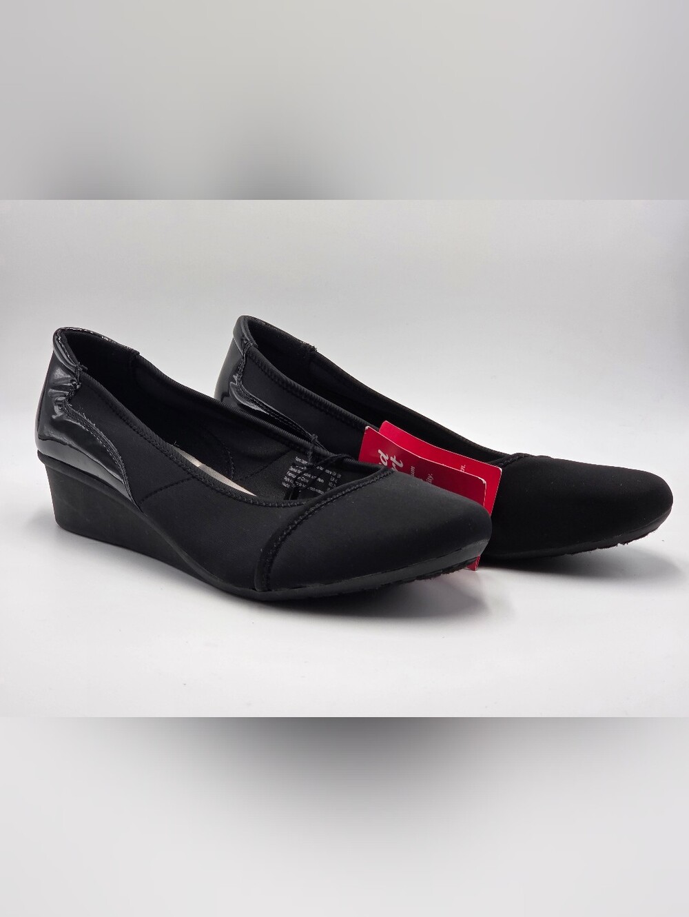 Dexflex Comfort women's low-wedge pumps with rounded toes cushioned Insole 12W